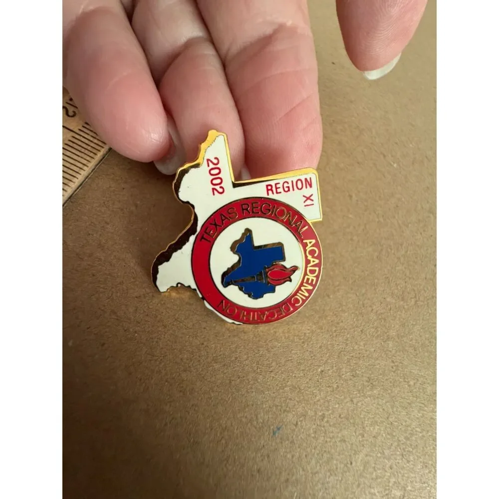 2002 Texas regional academic Decathlon  XI enamel pin